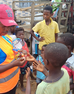 Partage de Friandises avec les Bébés