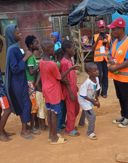 Partage de Friandises avec les Bébés