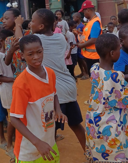 Partage de Friandises avec les Bébés