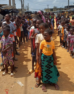 Partage de Friandises avec les Bébés